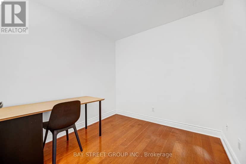 4105 - 763 Bay Street — photo 9 of 40