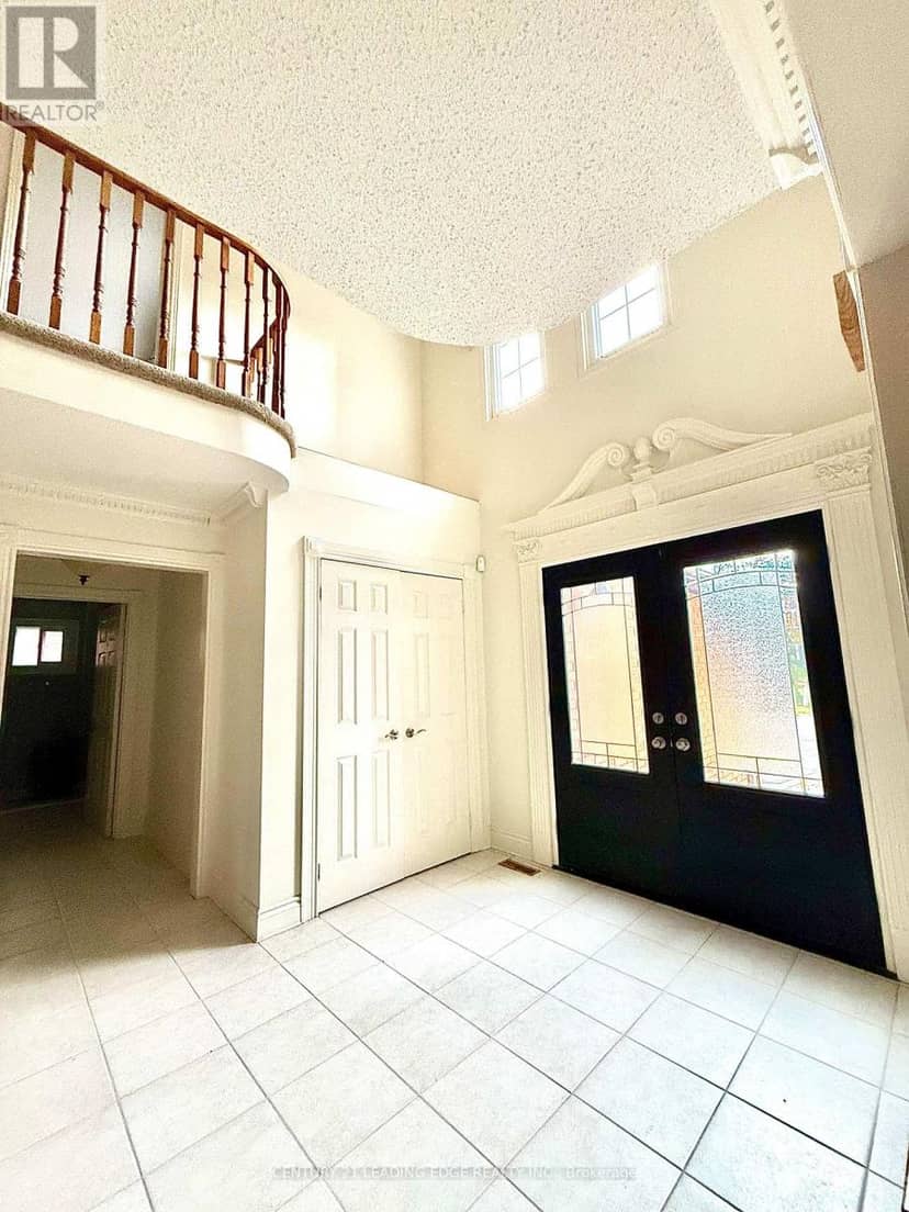 492 Palmtree Crescent, Oshawa, photo 2