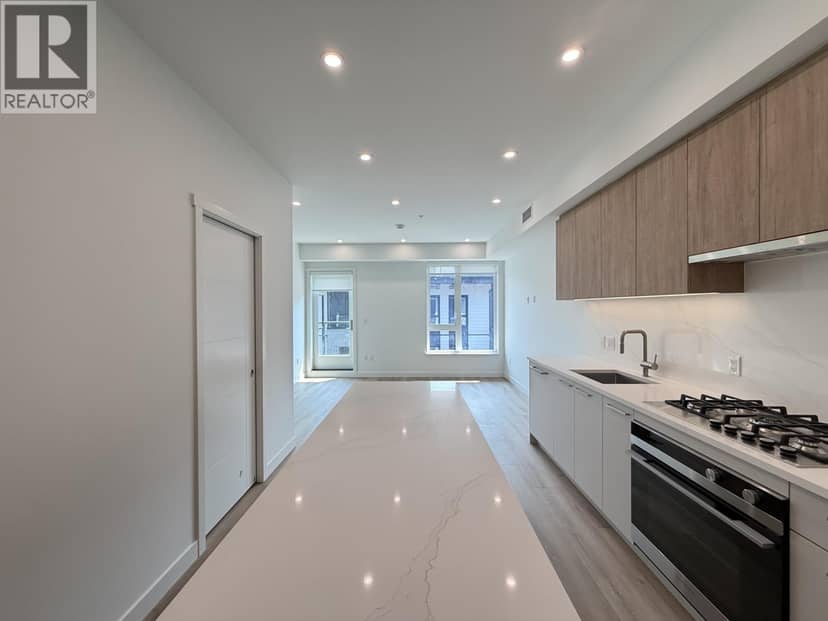 303 606 MADORE AVENUE, Coquitlam