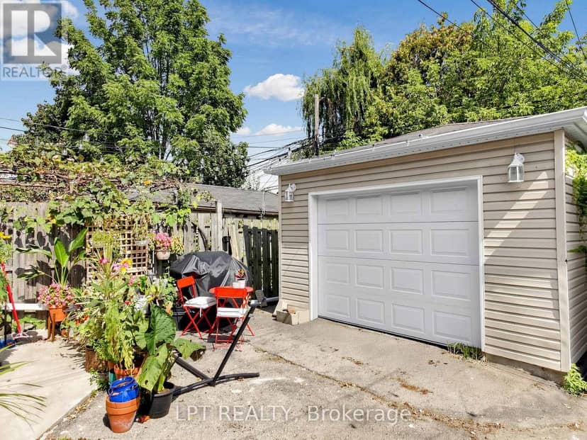 303 Oakwood Avenue — photo 3 of 32