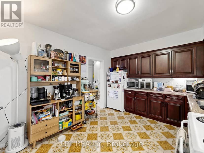 303 Oakwood Avenue — photo 4 of 32