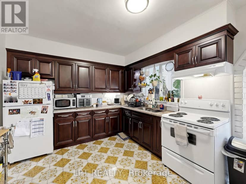 303 Oakwood Avenue — photo 7 of 32