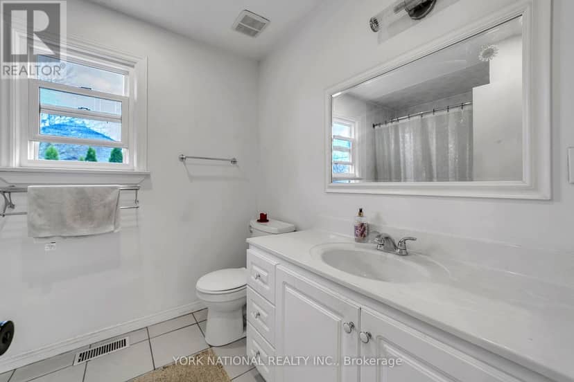 19392 Yonge Street — photo 16 of 17
