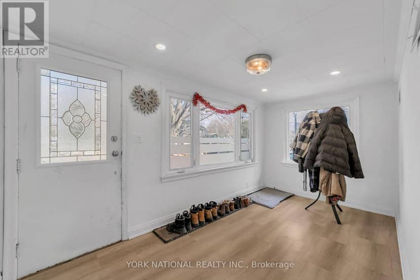 19392 Yonge Street — photo 9 of 17