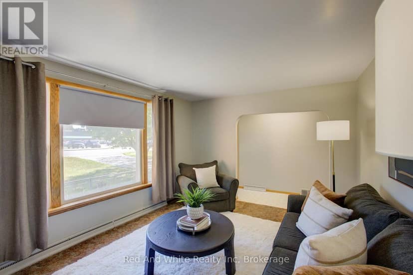 1203 Yonge Street S — photo 10 of 37