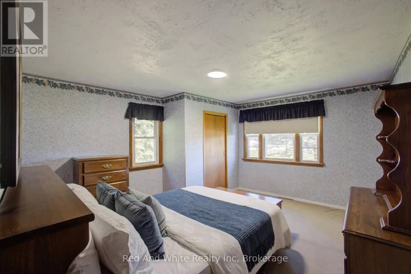 1203 Yonge Street S — photo 18 of 37