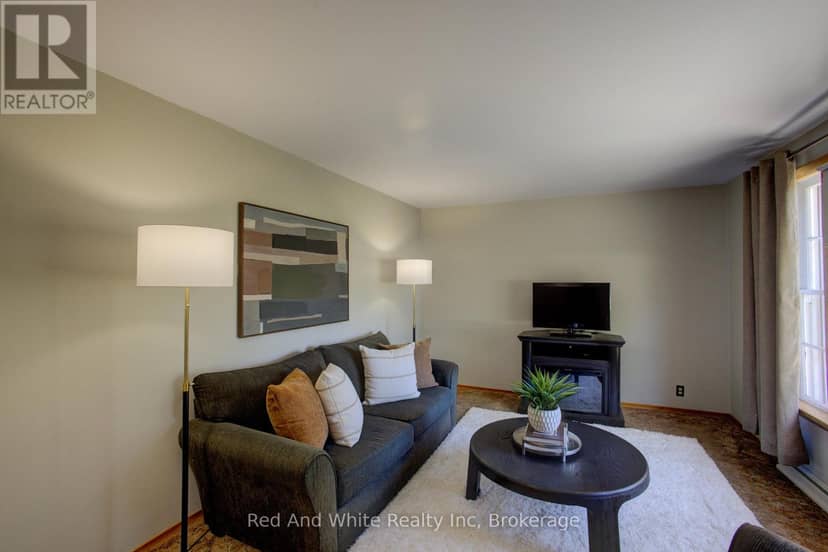 1203 Yonge Street S — photo 8 of 37