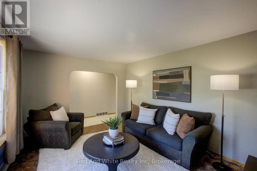 1203 Yonge Street S — photo 9 of 37