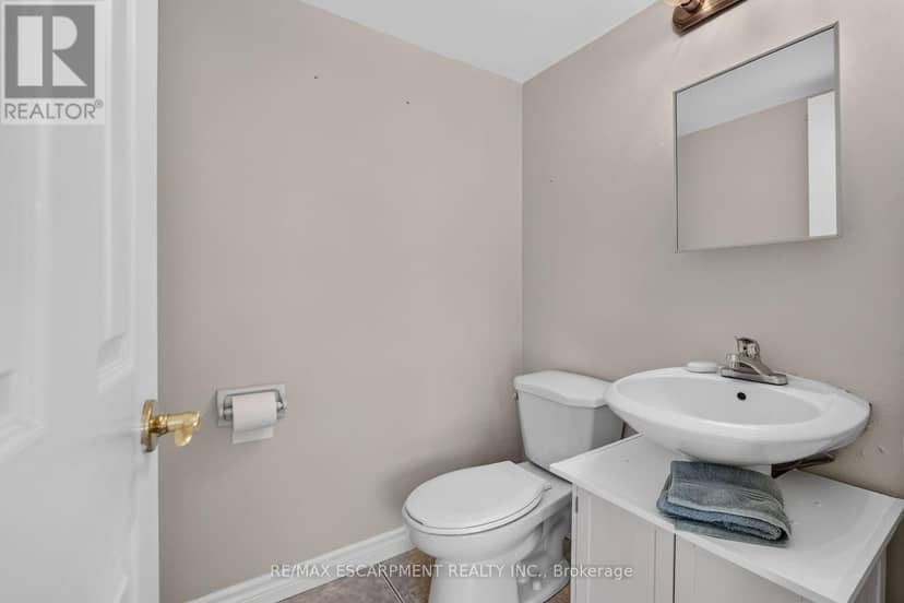 604 - 851 Queenston Road — photo 32 of 40