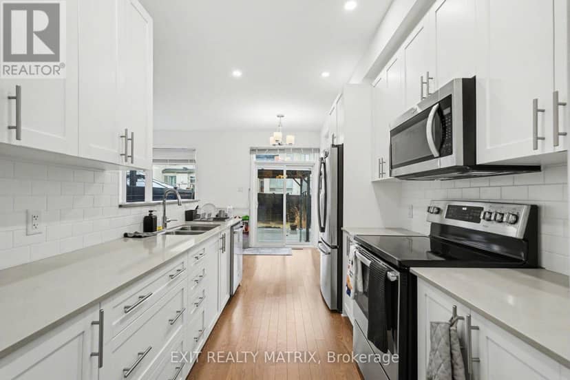656 Putney Crescent — photo 10 of 36