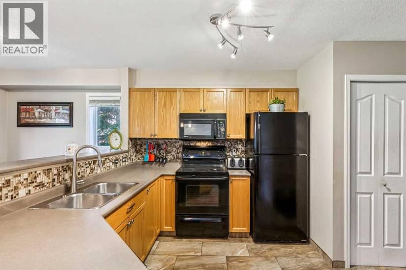 118 Citadel Meadow Gardens NW — photo 14 of 38