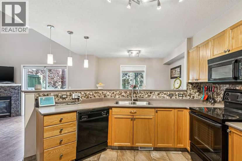 118 Citadel Meadow Gardens NW — photo 12 of 38