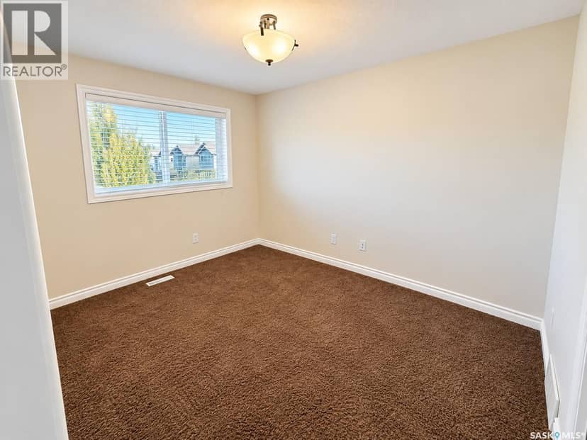 114 Korol CRESCENT — photo 14 of 28