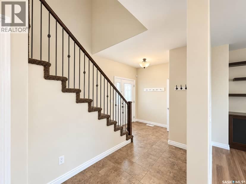 114 Korol CRESCENT — photo 3 of 28
