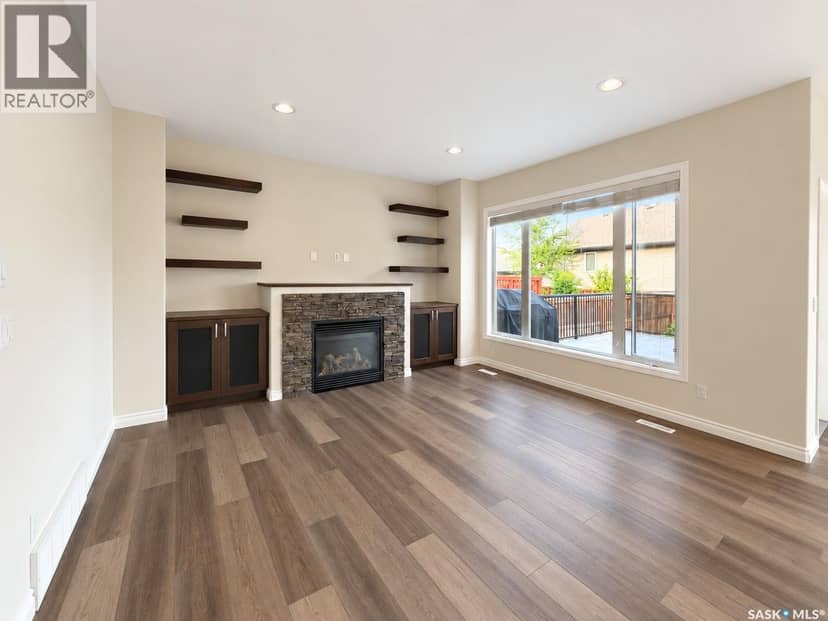 114 Korol CRESCENT — photo 4 of 28