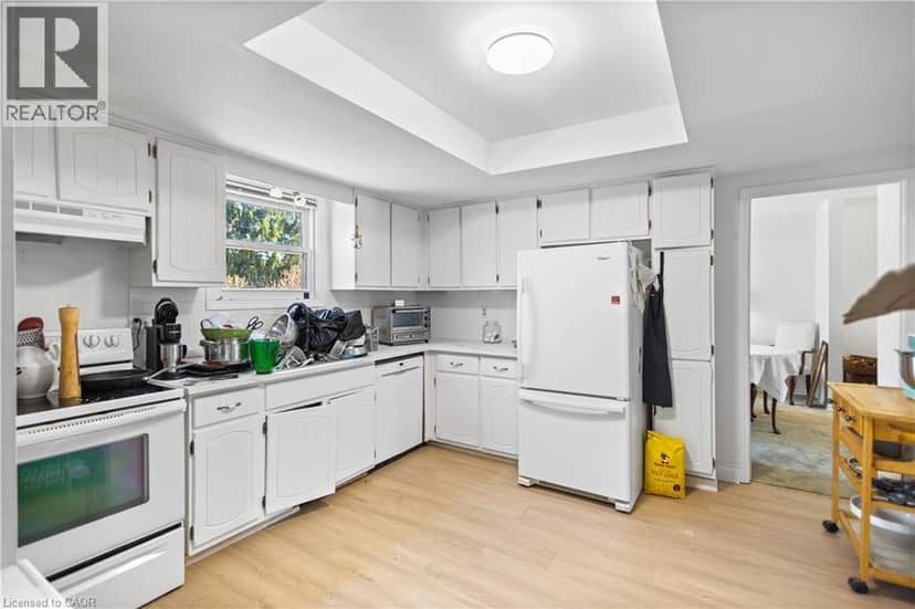 10 ATWOOD Crescent — photo 17 of 36