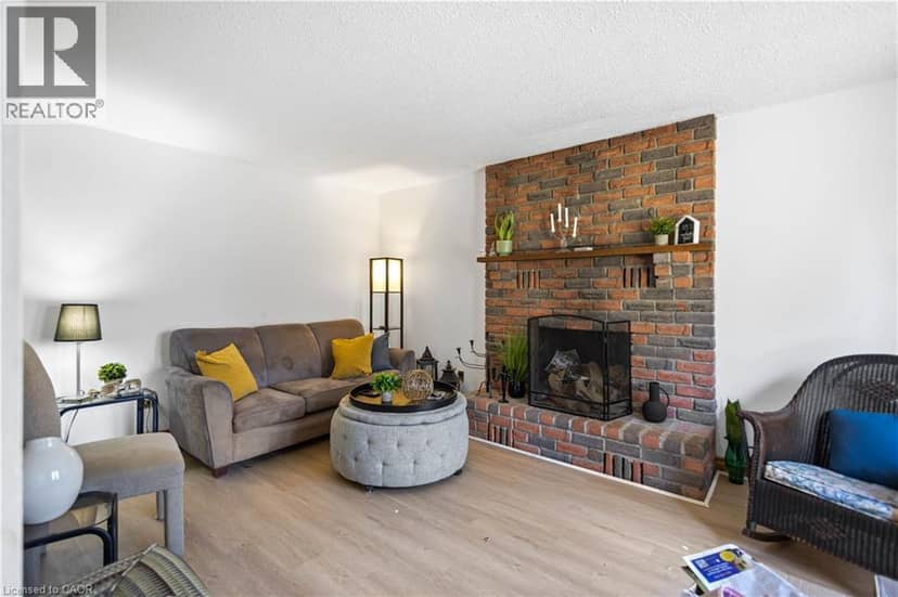 10 ATWOOD Crescent — photo 11 of 36
