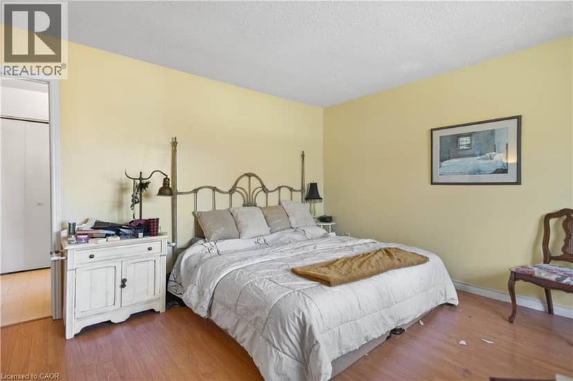 10 ATWOOD Crescent — photo 9 of 36