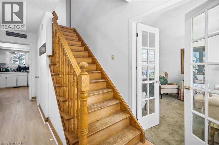 10 ATWOOD Crescent — photo 15 of 36