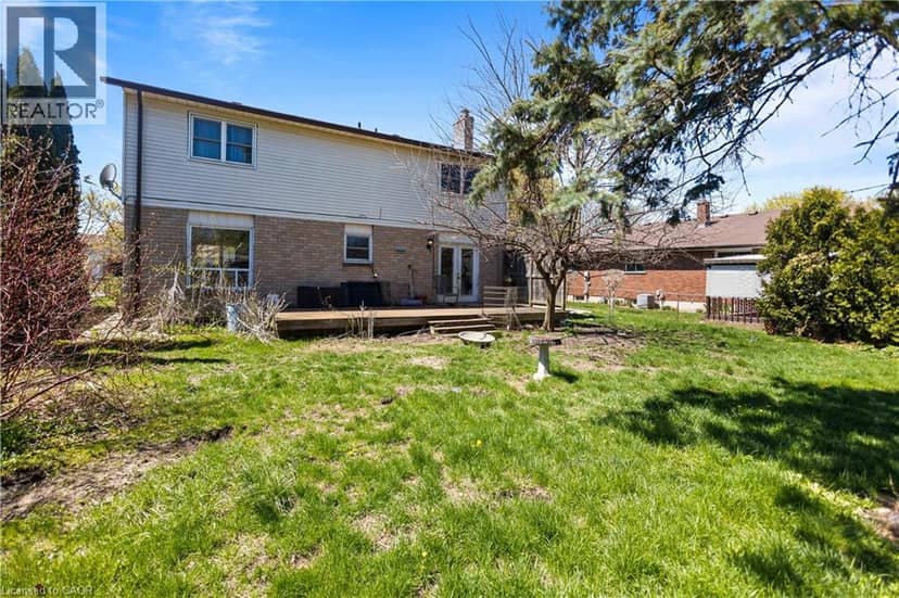 10 ATWOOD Crescent — photo 21 of 36