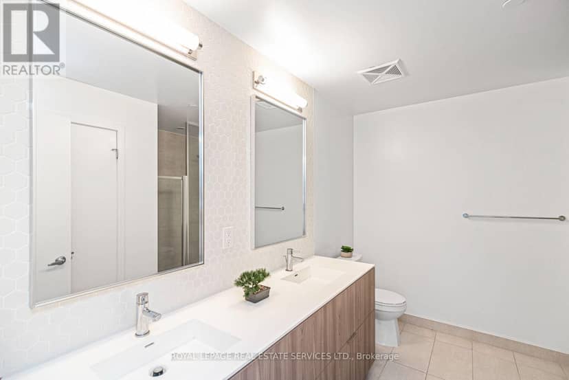 117 - 2530 Eglinton Avenue W — photo 34 of 40