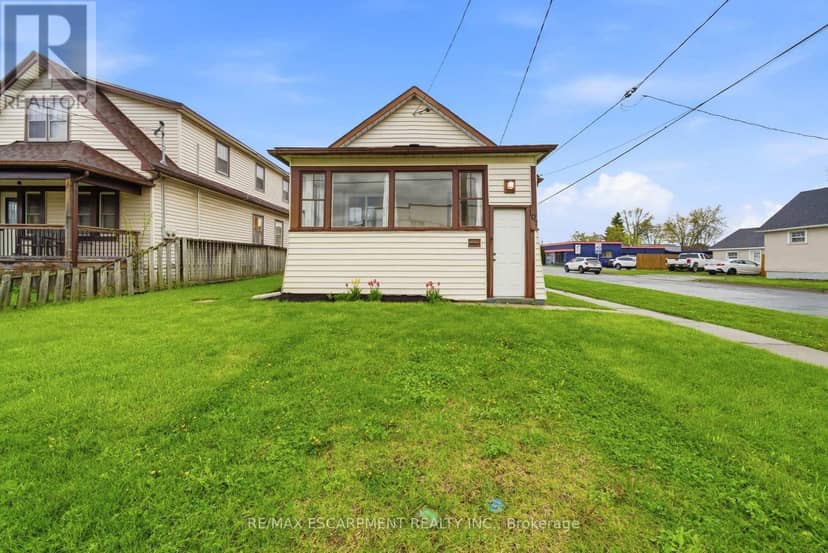 107 Broadway Street — photo 1 of 40