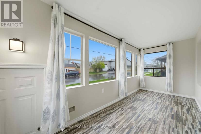 107 Broadway Street — photo 2 of 40