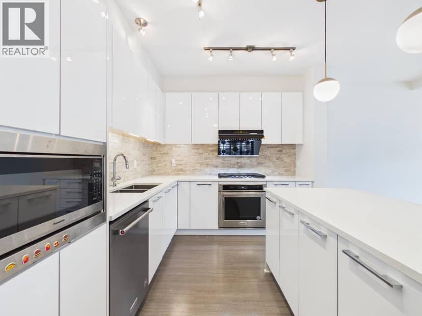 131 3500 BURKE VILLAGE PROMENADE, Coquitlam, photo 2