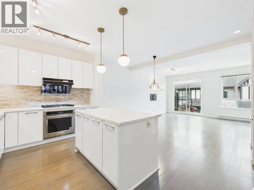 131 3500 BURKE VILLAGE PROMENADE, Coquitlam, photo 5