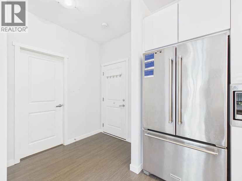 131 3500 BURKE VILLAGE PROMENADE, Coquitlam, photo 3
