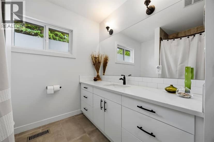 723 75 Avenue SW — photo 18 of 38