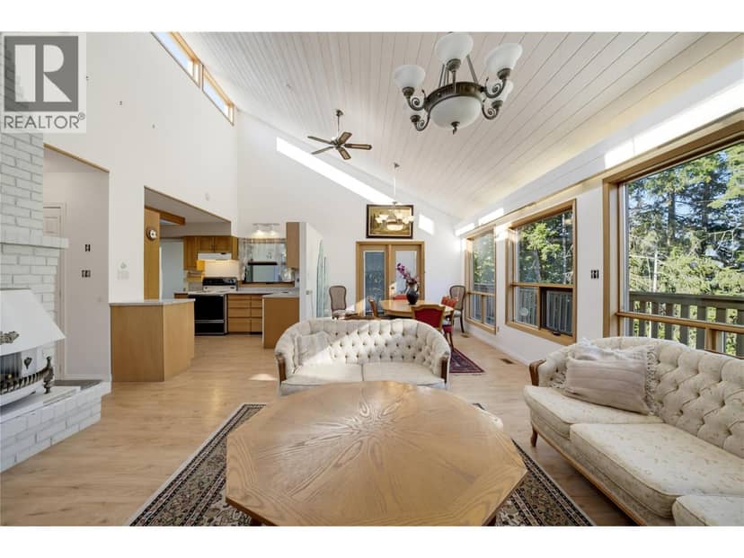 370 10 Avenue SE, Salmon Arm