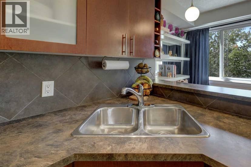 302, 2308 17B Street SW — photo 9 of 29