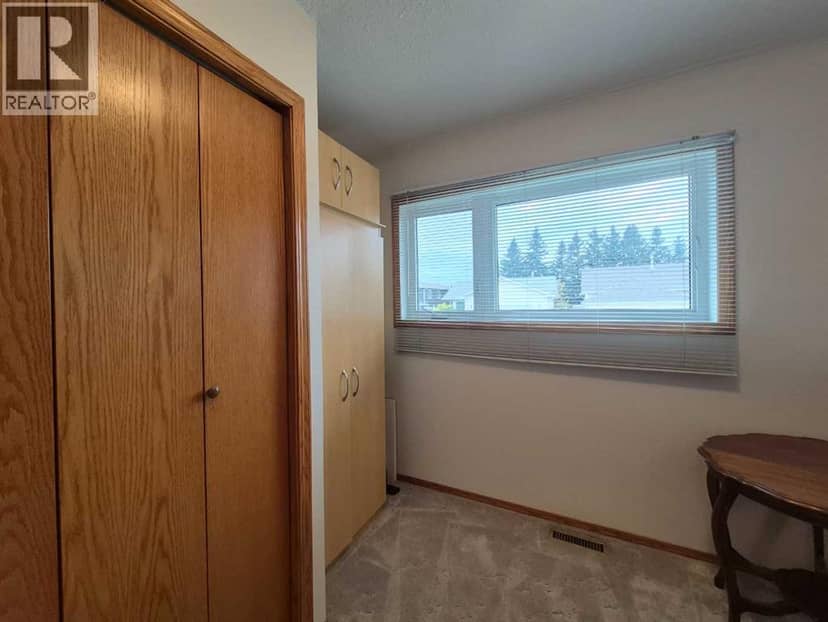 5715 58 Avenue — photo 39 of 40