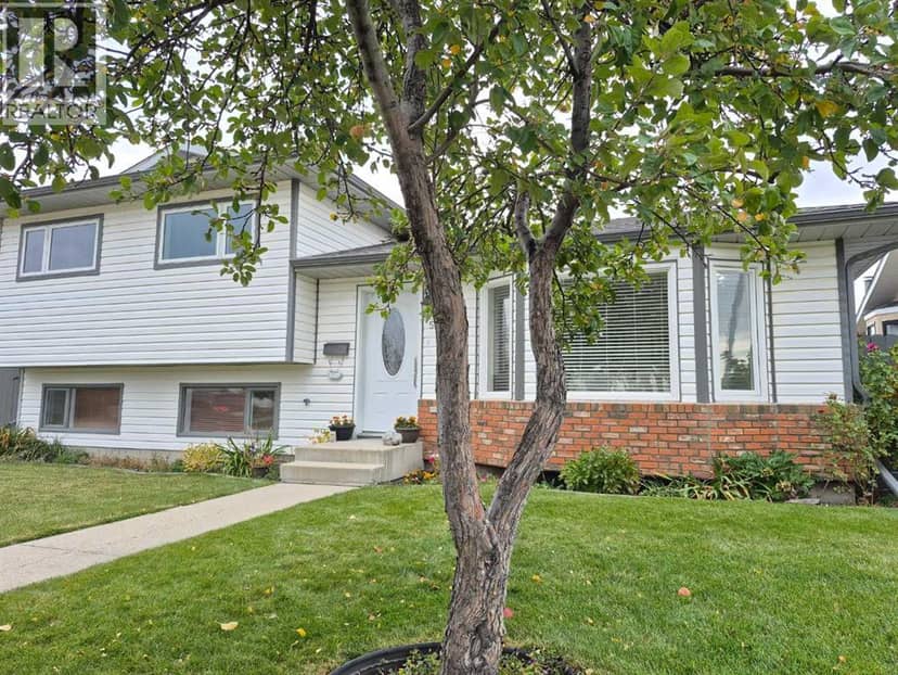 5715 58 Avenue — photo 9 of 40