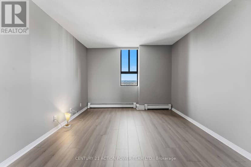 903 - 505 St Laurent Boulevard — photo 22 of 35