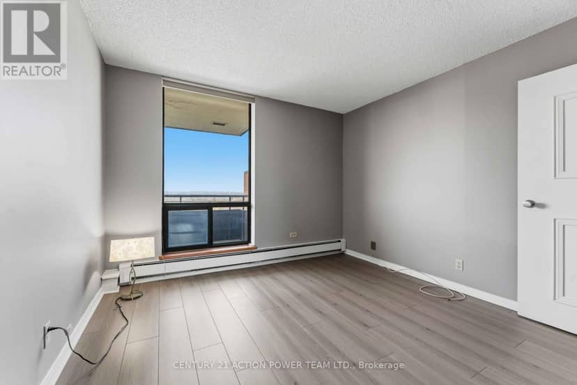 903 - 505 St Laurent Boulevard — photo 26 of 35