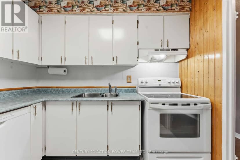 903 - 505 St Laurent Boulevard — photo 17 of 35