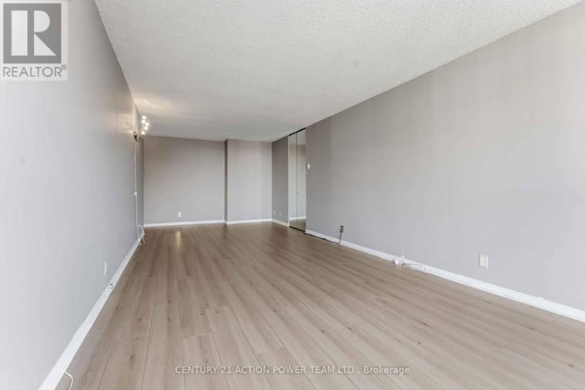 903 - 505 St Laurent Boulevard — photo 12 of 35