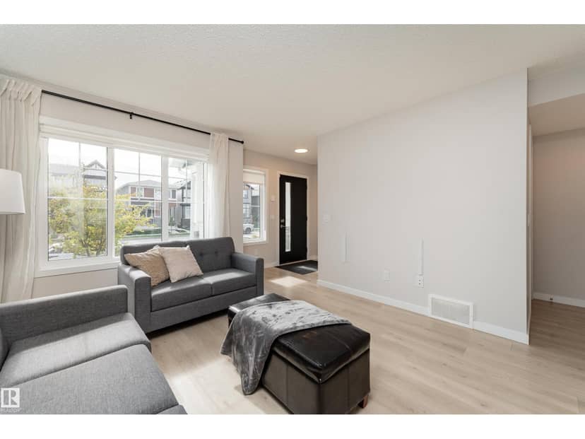 2420 Trumpeter Wy NW, Edmonton, photo 3