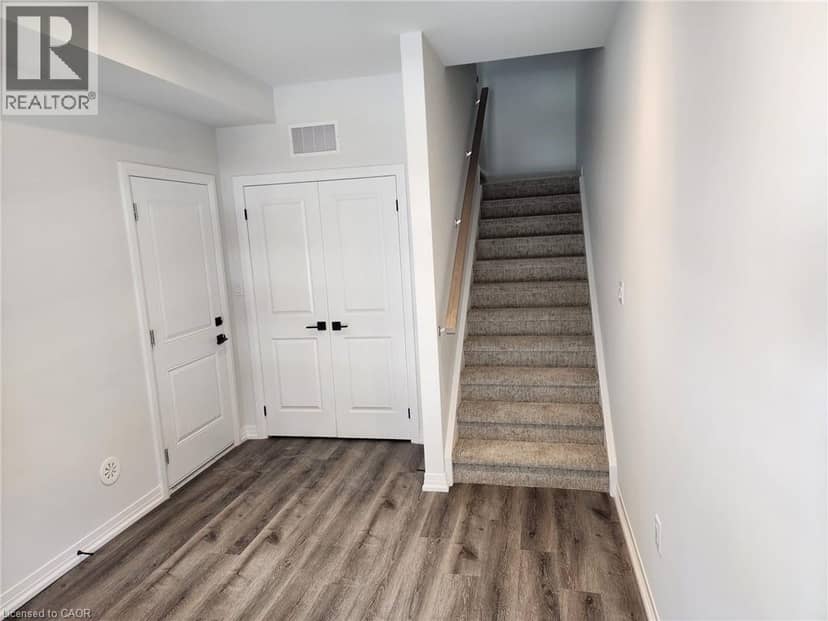 155 EQUESTRIAN Way Unit# 152, Cambridge, photo 2