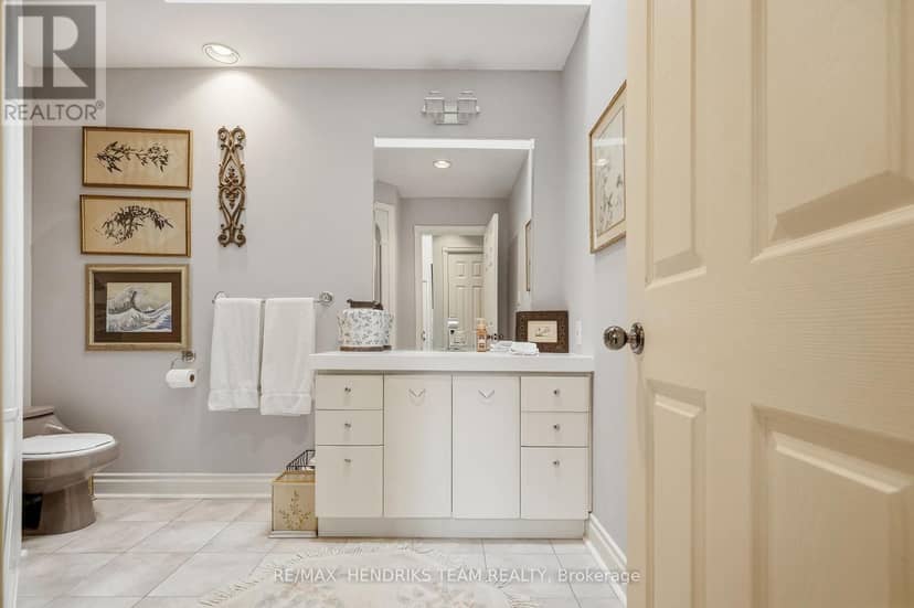 505 Albany Street — photo 15 of 40