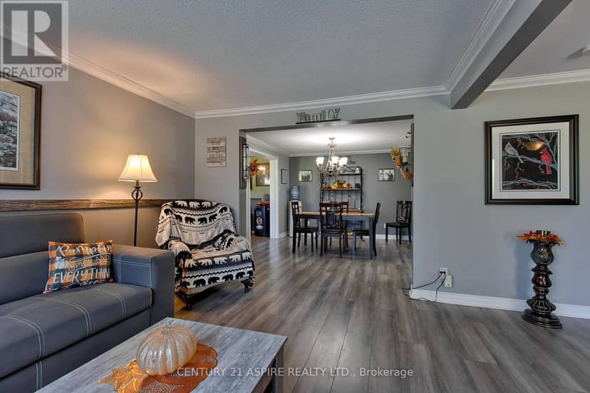 1085 Forest Lea Road — photo 15 of 40