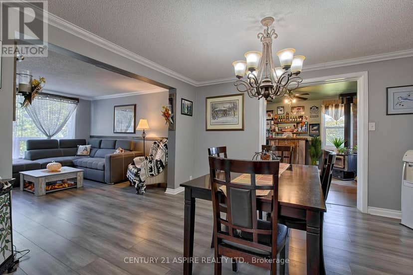 1085 Forest Lea Road — photo 16 of 40