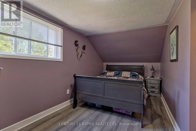 1085 Forest Lea Road — photo 28 of 40