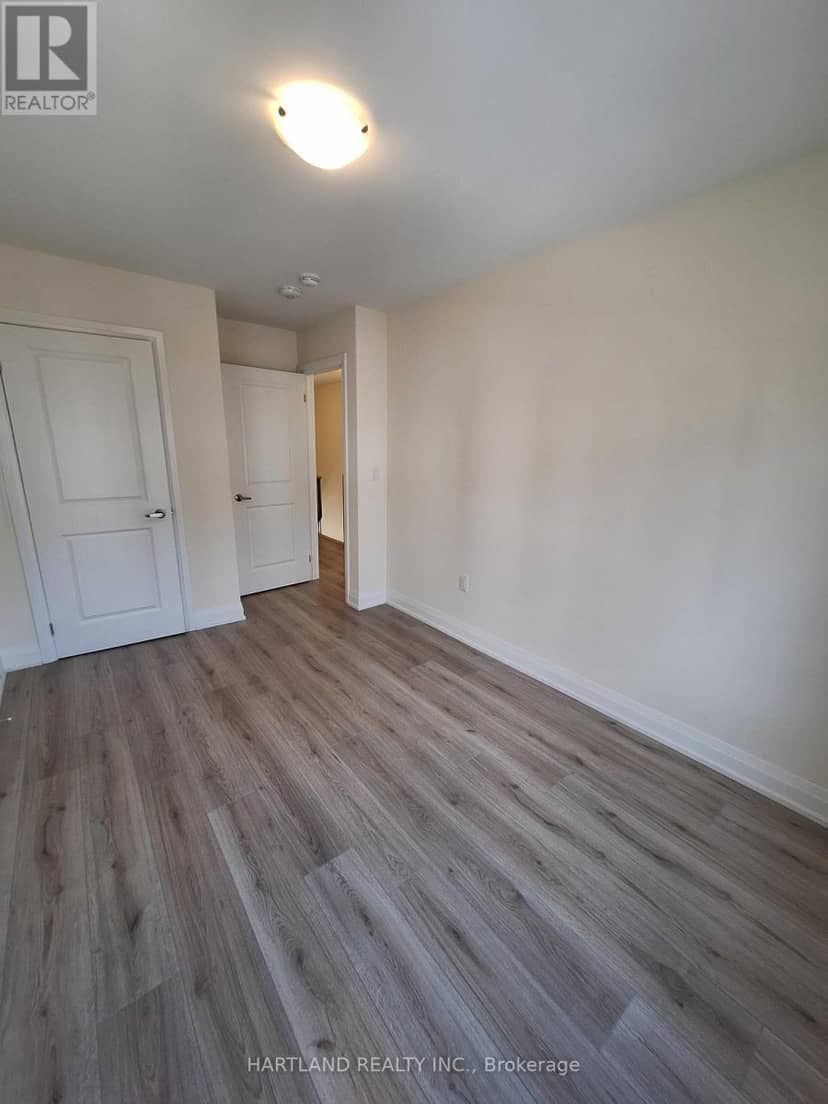 1205 - 1695 Dersan Street, Pickering, photo 2