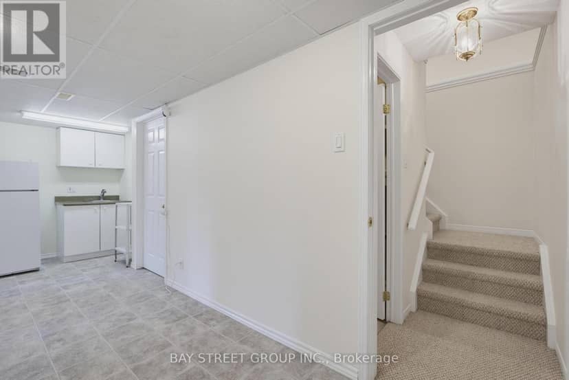 11 - 270 North Centre Road — photo 24 of 40