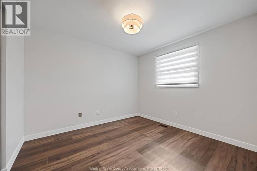 945 Laurier — photo 20 of 40