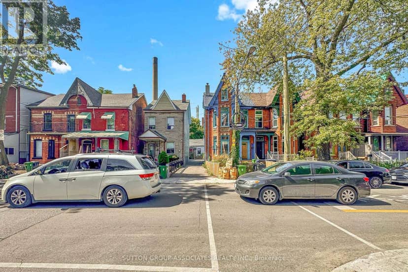 18 1/2 Bellevue Avenue — photo 3 of 28