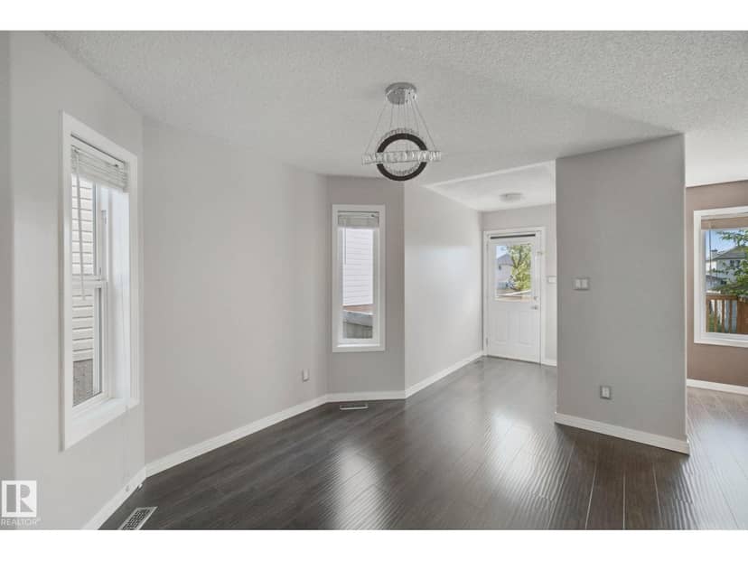 610 87 ST SW — photo 10 of 40